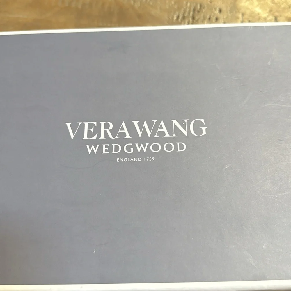 Vera Wang Love Knots cake set - Picture 2 of 3